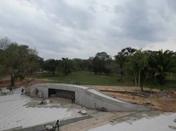 Construcción de la laguna y el Restobar