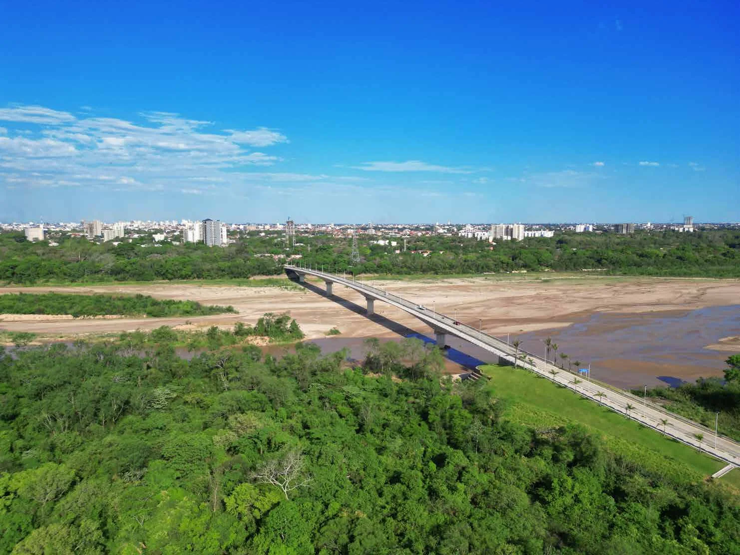 Puente Arq. Cristóbal Roda Daza sobre el río Piraí